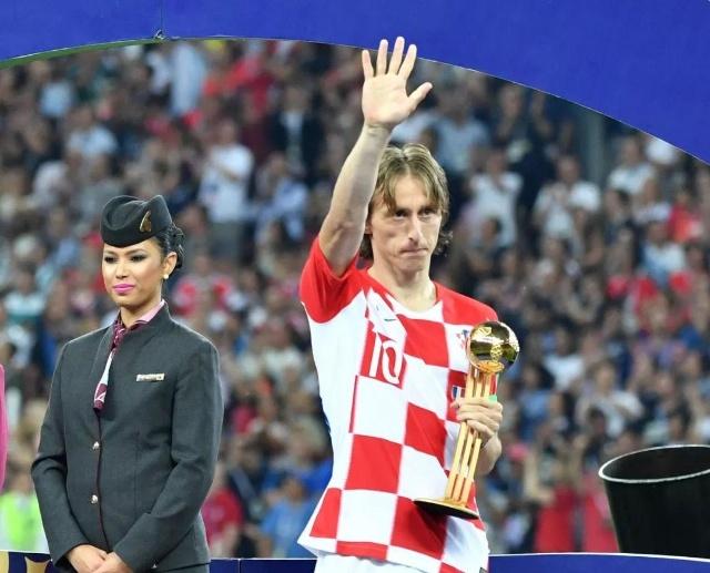 利物浦主席：维尔茨是非凡天才，他有望让我们未来见证金球奖（利物浦主席盛赞维尔茨：天赋非凡，未来有望冲击金球奖）