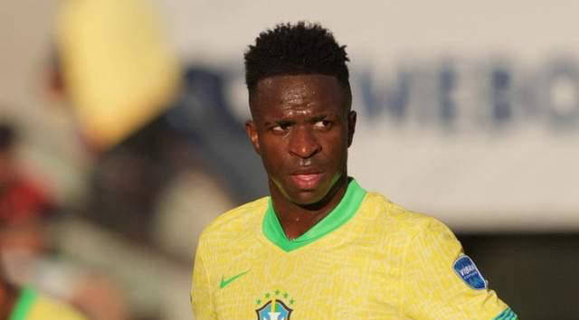 李金羽：愿铁人在中超给人留下深刻印象，来年困难大于一切（李金羽：盼铁人在中超打出深刻存在感，明年挑战更为艰巨）