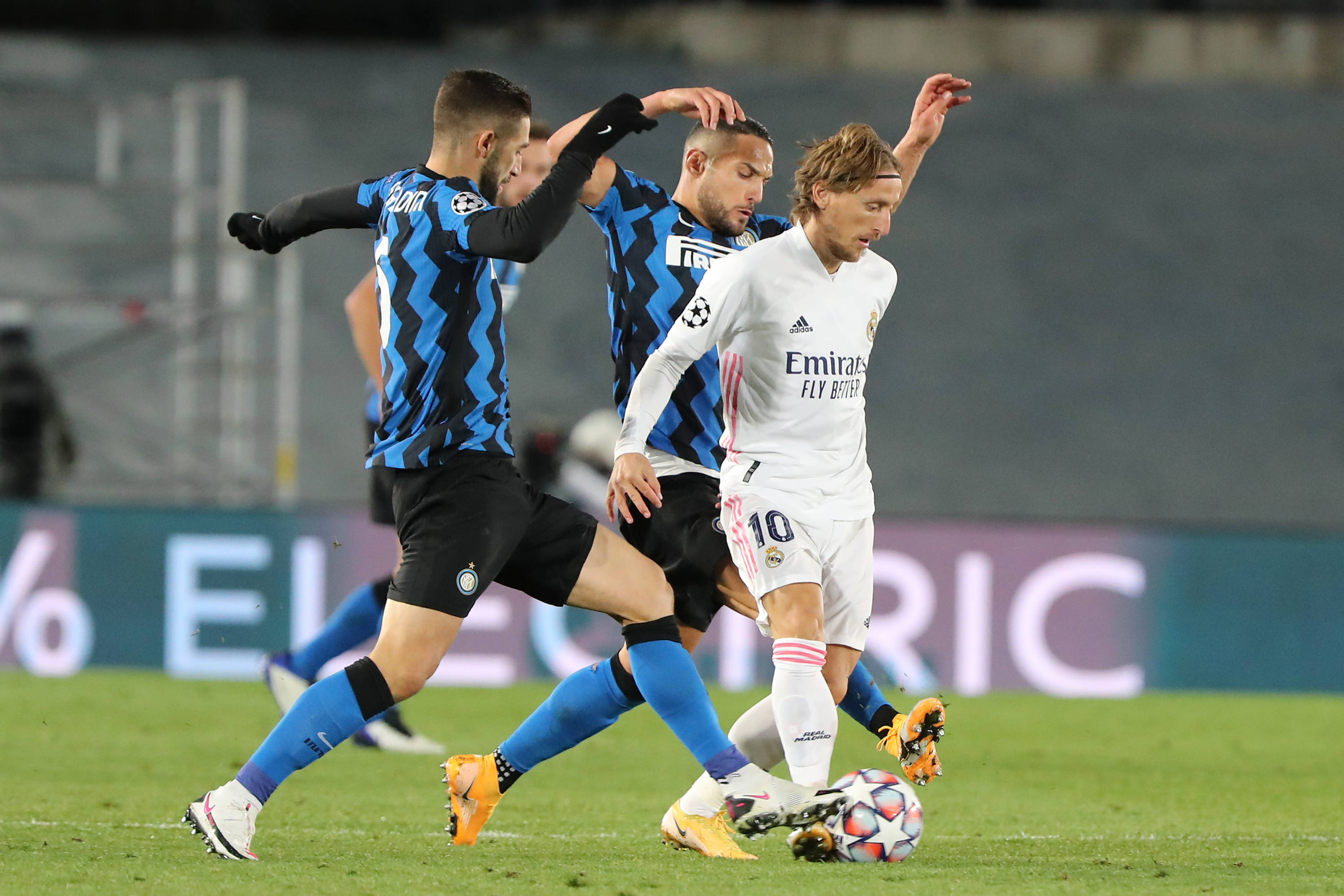 绝妙传递+完美终结！这才是团队足球的巅峰！