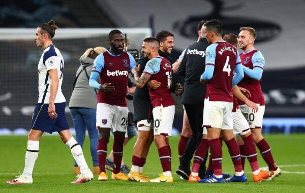 祝贺，王霜和陈晨入选2025国际足联年度最佳女足阵容候选名单