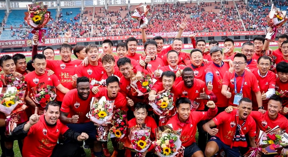 卡斯尔成马刺队史第三位在21岁以下得到30+10+5的球员